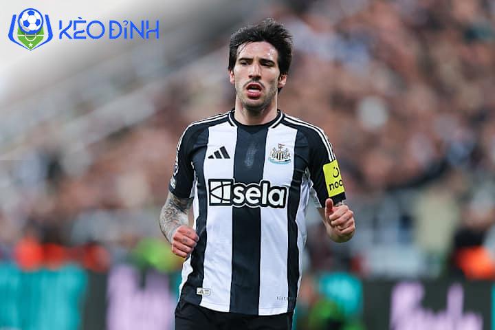 Quan tâm từ Real Madrid, Barcelona và Man City