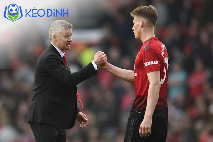 Man Utd Loay Hoay Tìm Lại Ánh Hào Quang: Quyết Định Chuyển Nhượng McTominay Gây Tiếc Nuối?