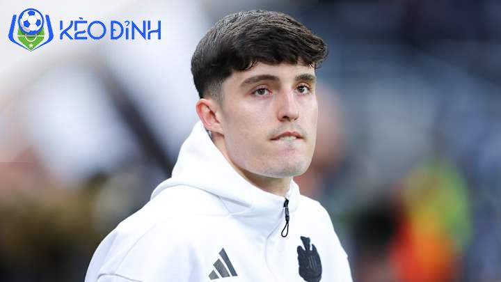 Sốc! Man City Nhắm Ngôi Sao Newcastle: Giải Pháp Cho Vị Trí “Khó Nuốt”?