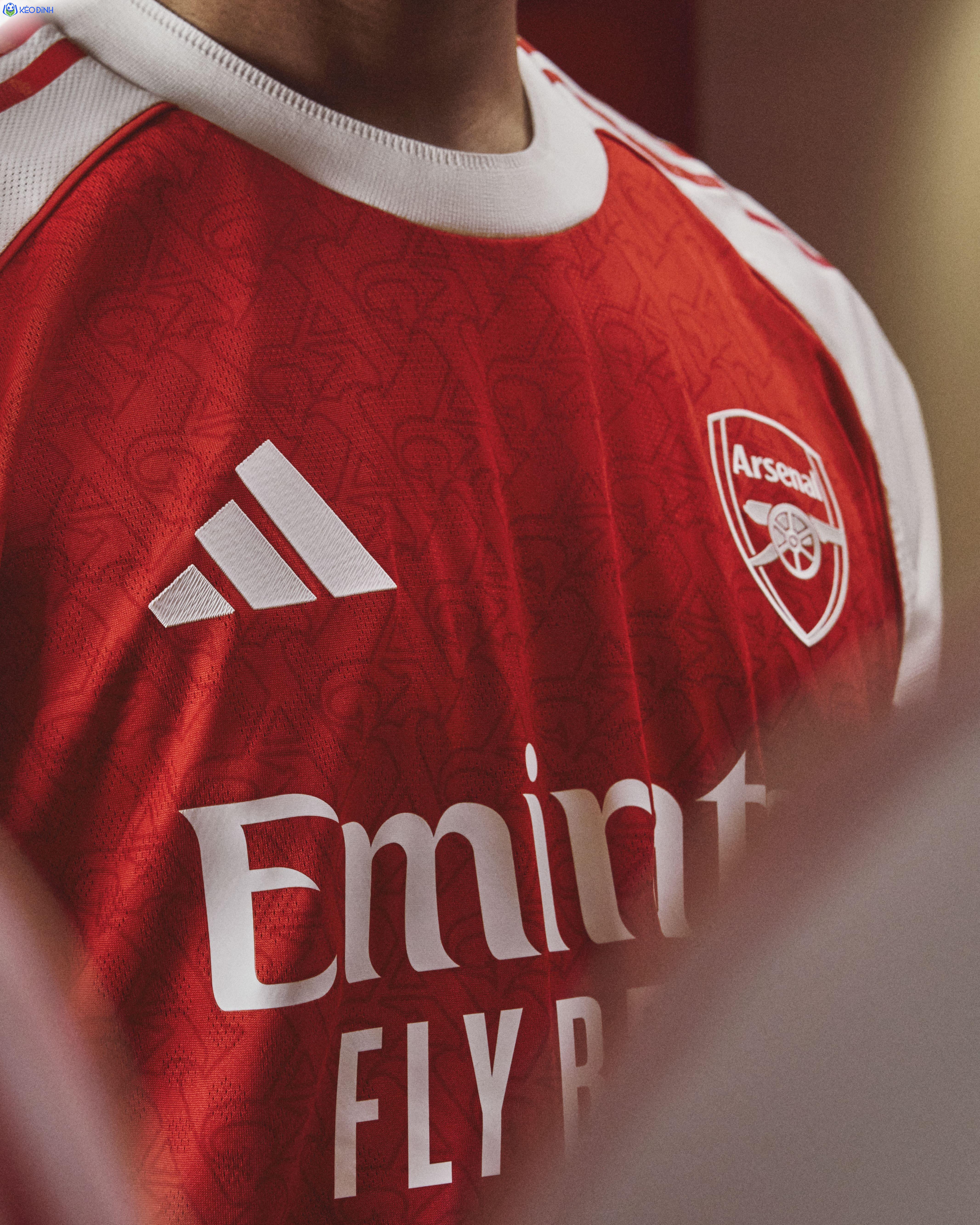 Kết nối quá khứ, hướng tới tương lai: Áo đấu Arsenal 2025/26 khơi dậy khát vọng vinh quang