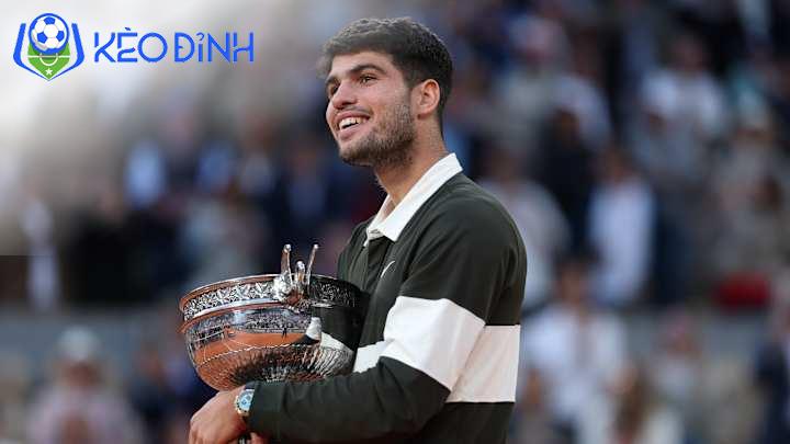Carlos Alcaraz Vô Địch Roland Garros: “Cơn Địa Chấn” Tennis Được Các Sao Bóng Đá Ca Ngợi, Đâu Là Sự Im Lặng Đáng Chú Ý?